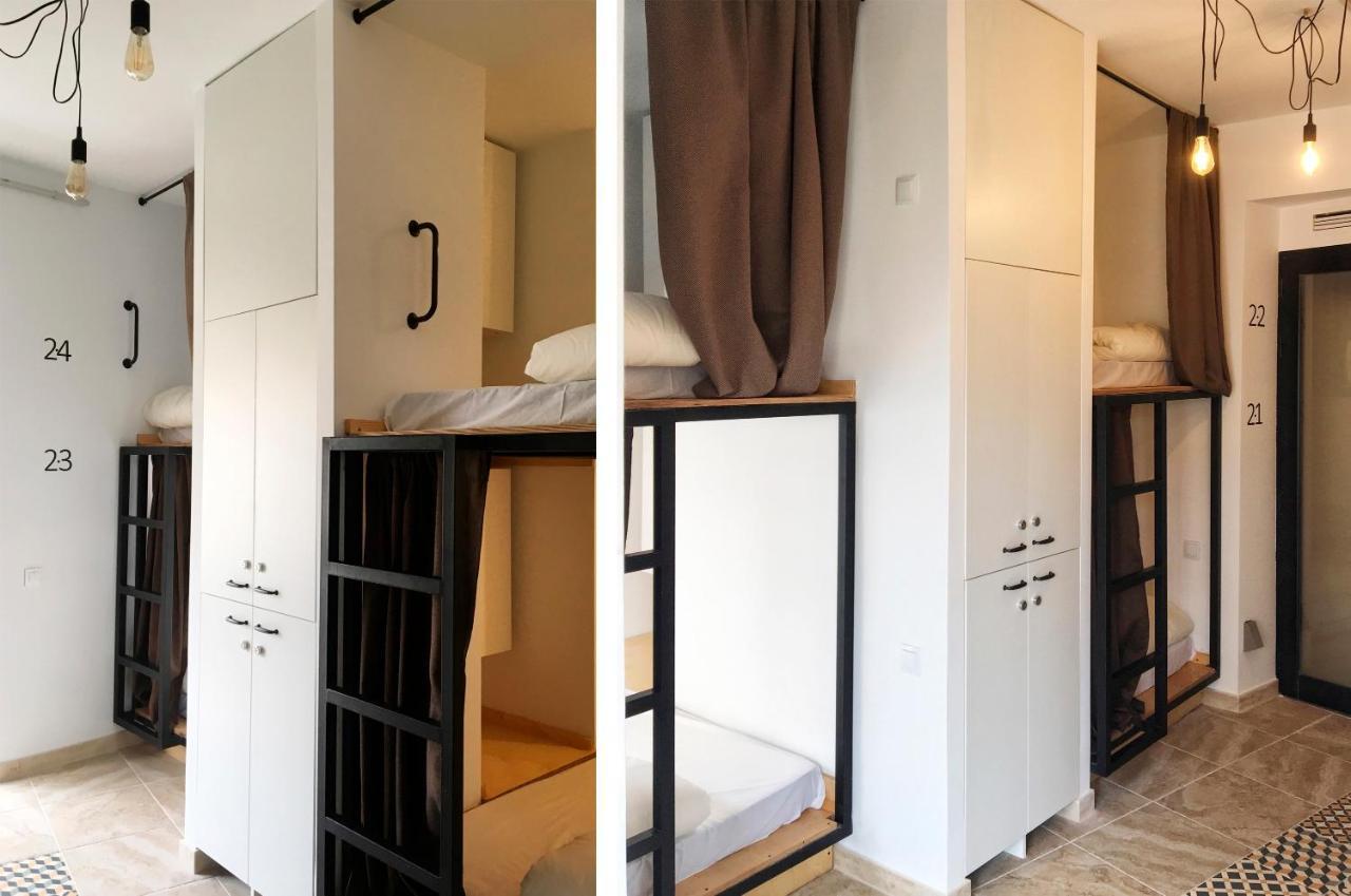 Hostel Numero Trece - Free Towels, Coffee & Tea, Remote Check-In (Adults Only) Alicante Exterior photo